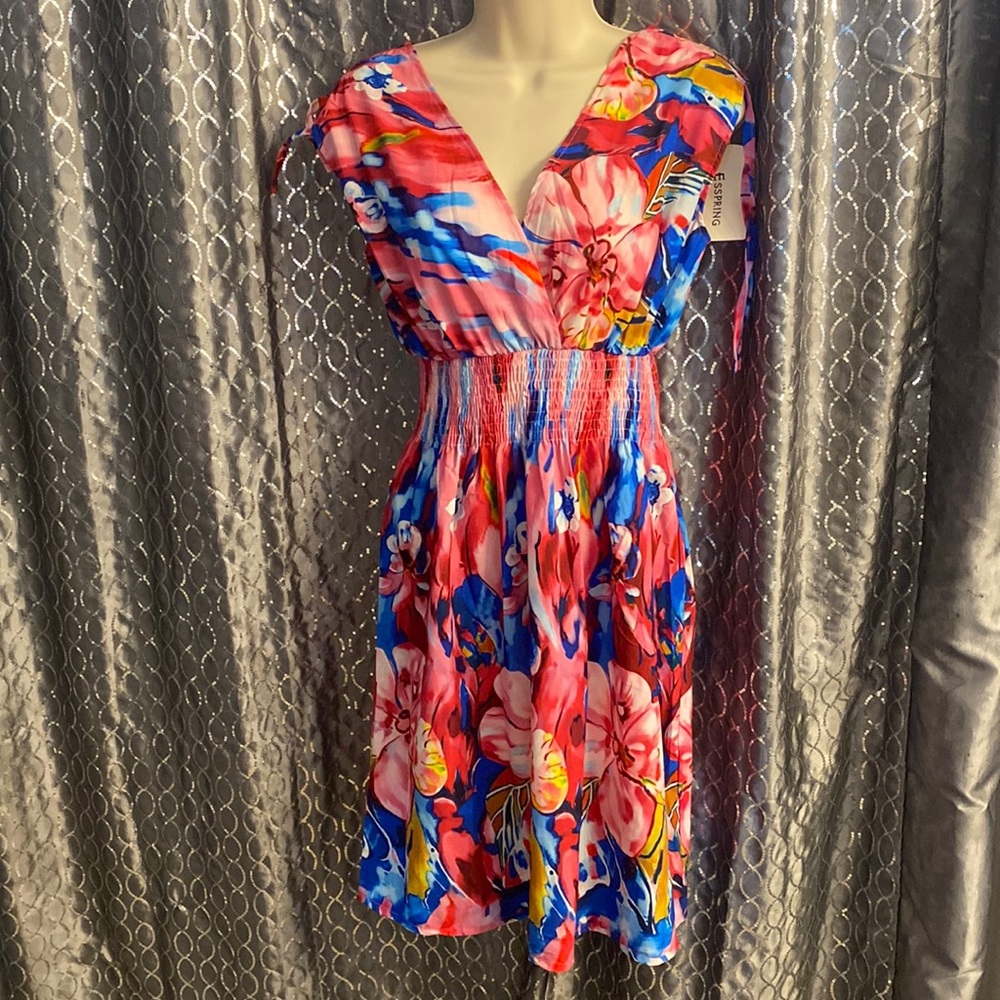 NWT Beautiful, bright dress